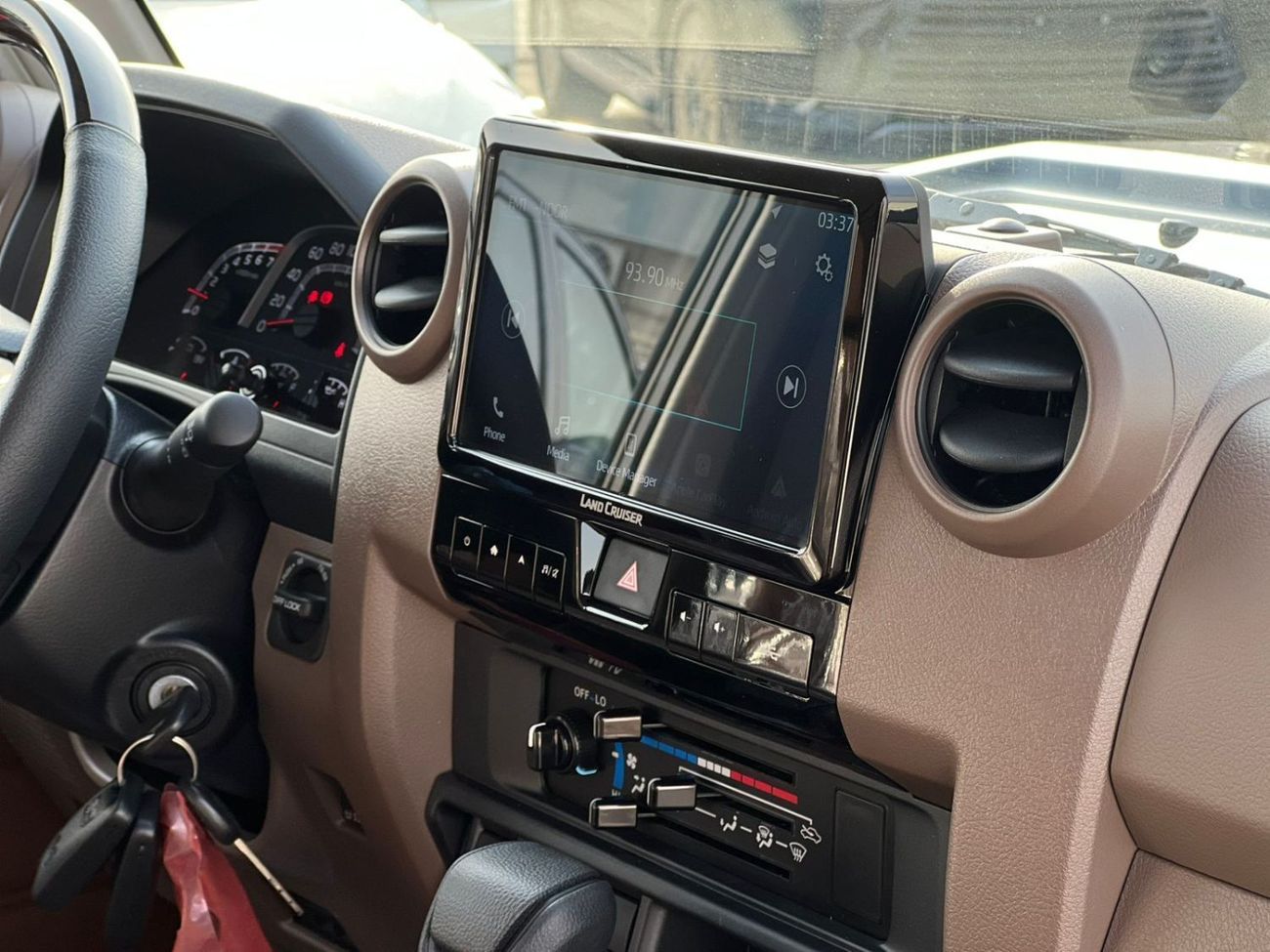 تويوتا لاند كروزر 70 Toyota Land Cruiser LC 76 4.0 2025