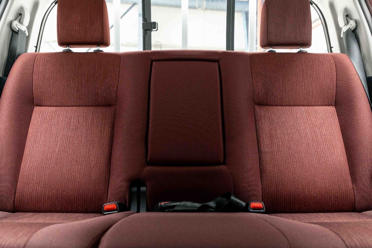 تويوتا هيلوكس 2.7L -Manual - Platinum White Pearl Inside Maroon | Export Only