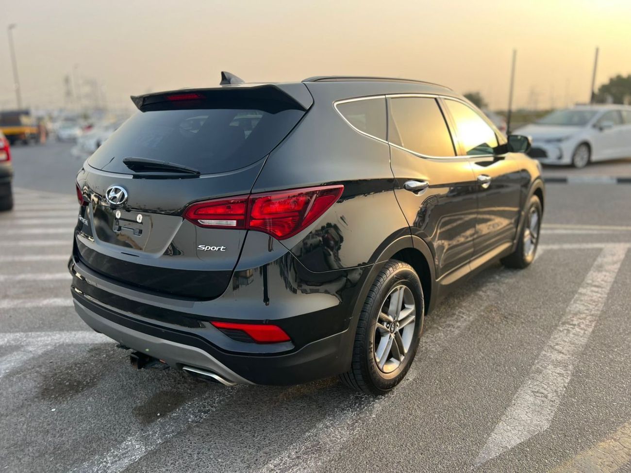Hyundai Santa Fe 2018 Hyundai Santa Fe Sport 2.4L - V4 - REAR CAM - BIG SCREEN- PUSH START -