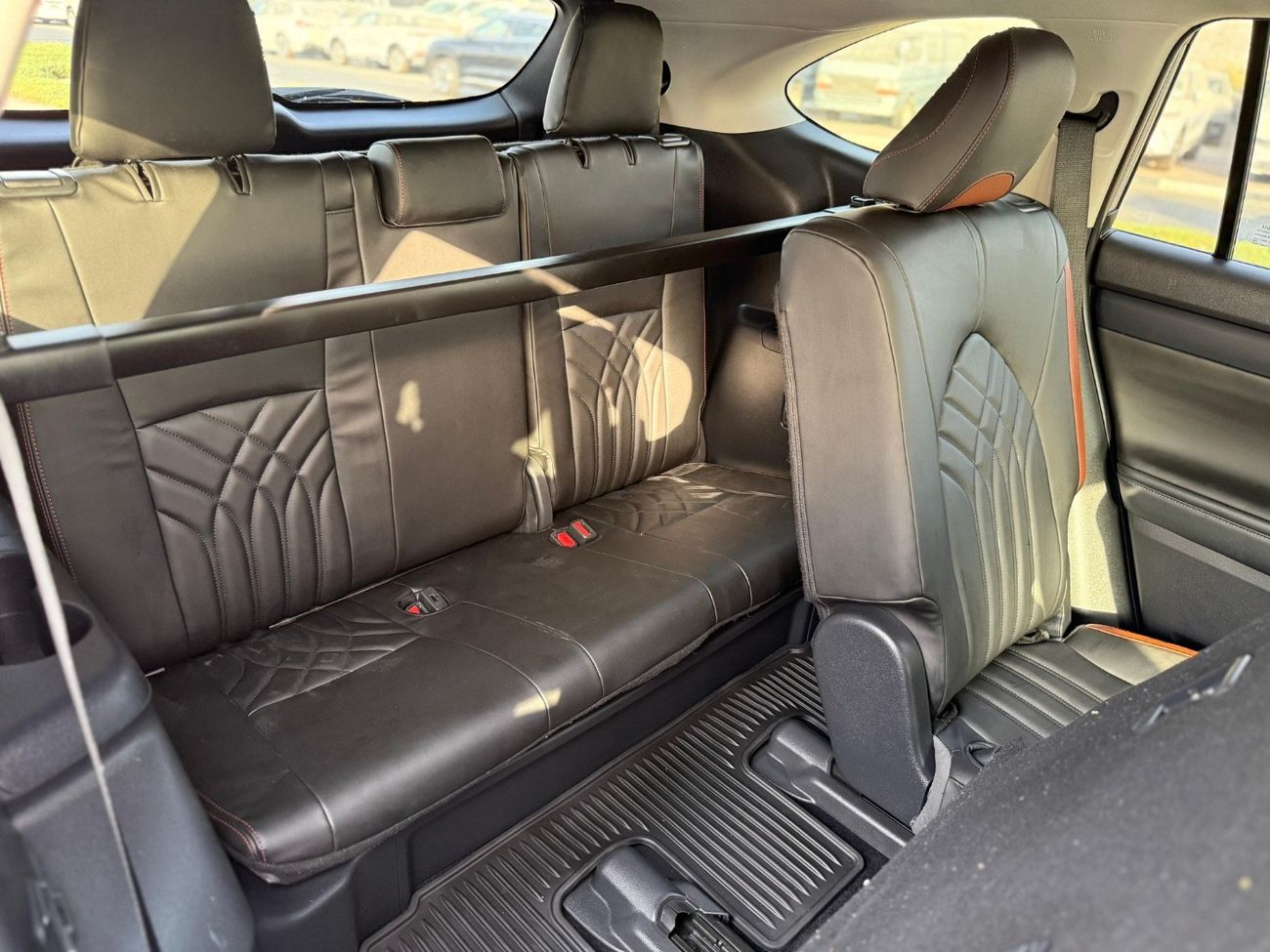 Toyota Highlander Hybrid leather seats,push start,blind spot