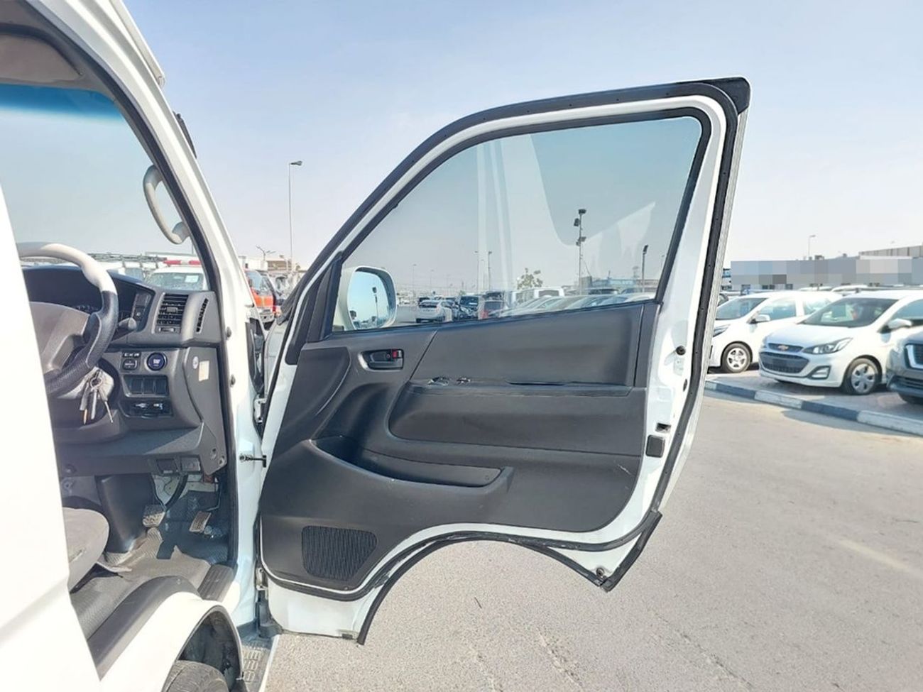 Toyota Hiace TOYOTA HIACE VAN RHD 2014 MODEL 3.0 L DIESEL AUTOMATIC(PM13716)