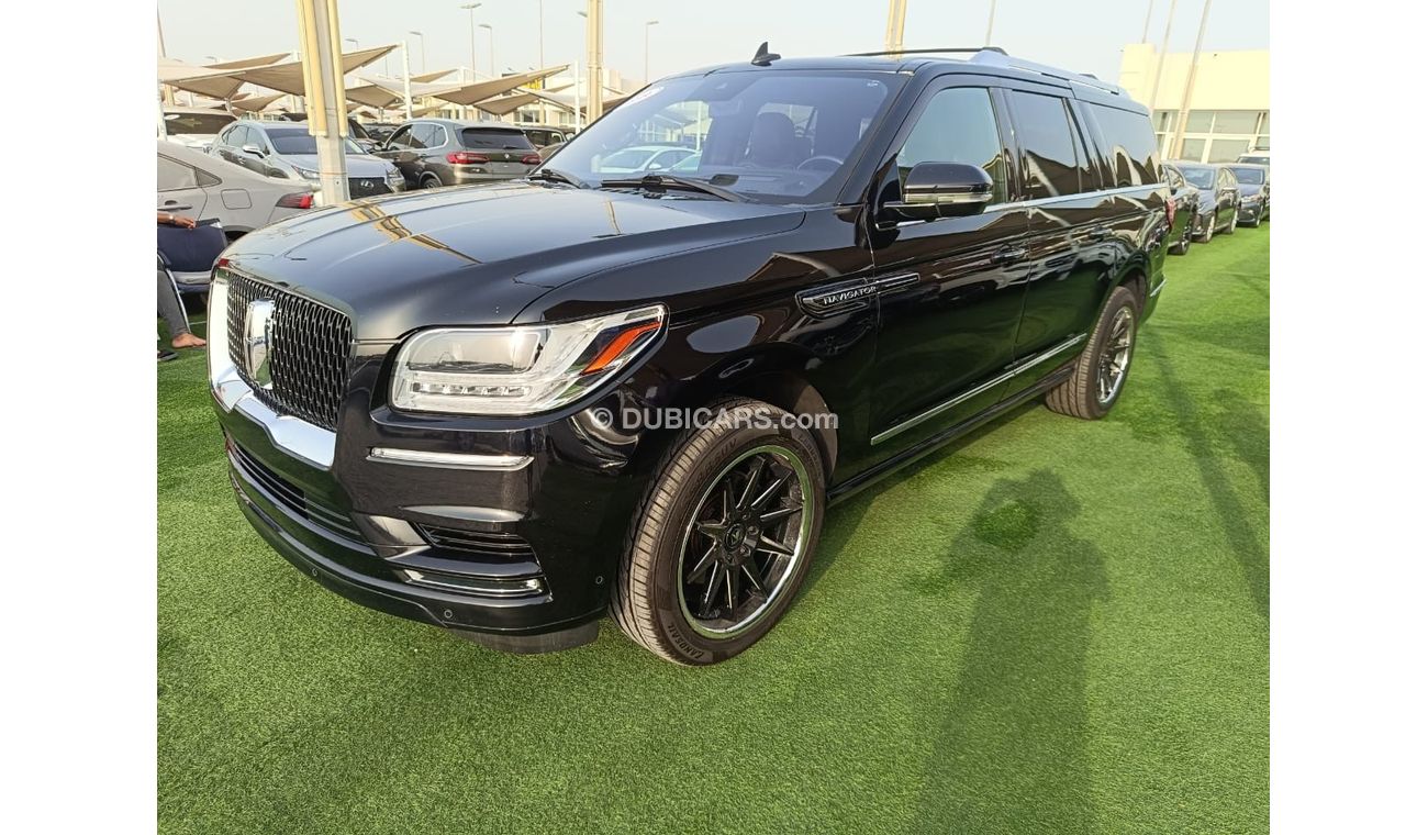 Lincoln Navigator Presidential Car in excellent condition. clean from the inside and outside!