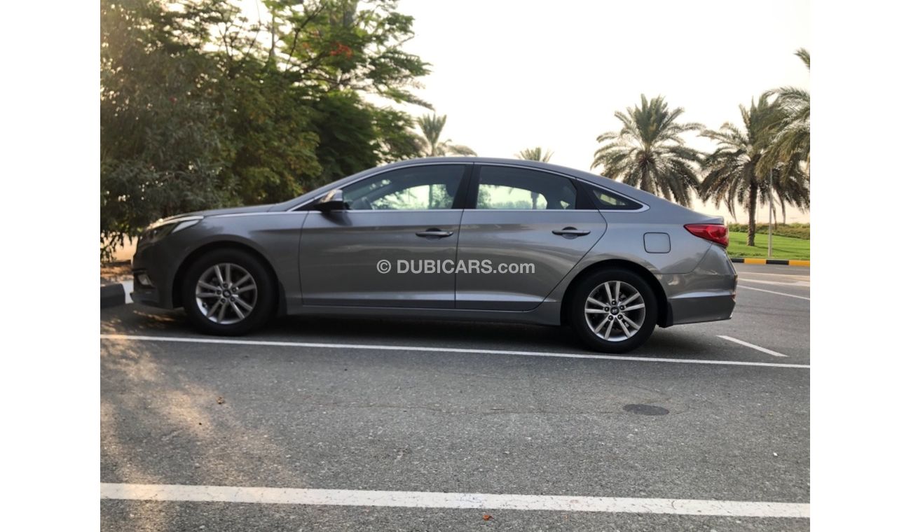 Hyundai Sonata SE Model 2017 GCC CAR PERFECT CONDITION INSIDE AND OUTSIDE FULL ELECTRIC CONTROL STEERING CONTROL