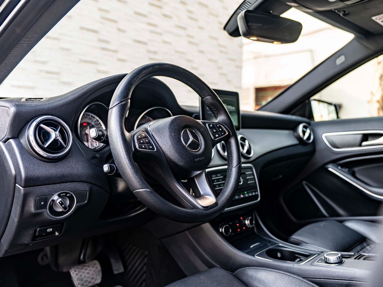 مرسيدس بنز GLA 250 Std 2.0L (211 HP)