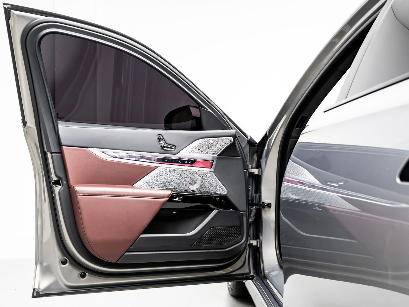 بي أم دبليو 740i 2023 BMW 740i, February 2028 BMW Warranty + Service Contract, Low KMs, GCC