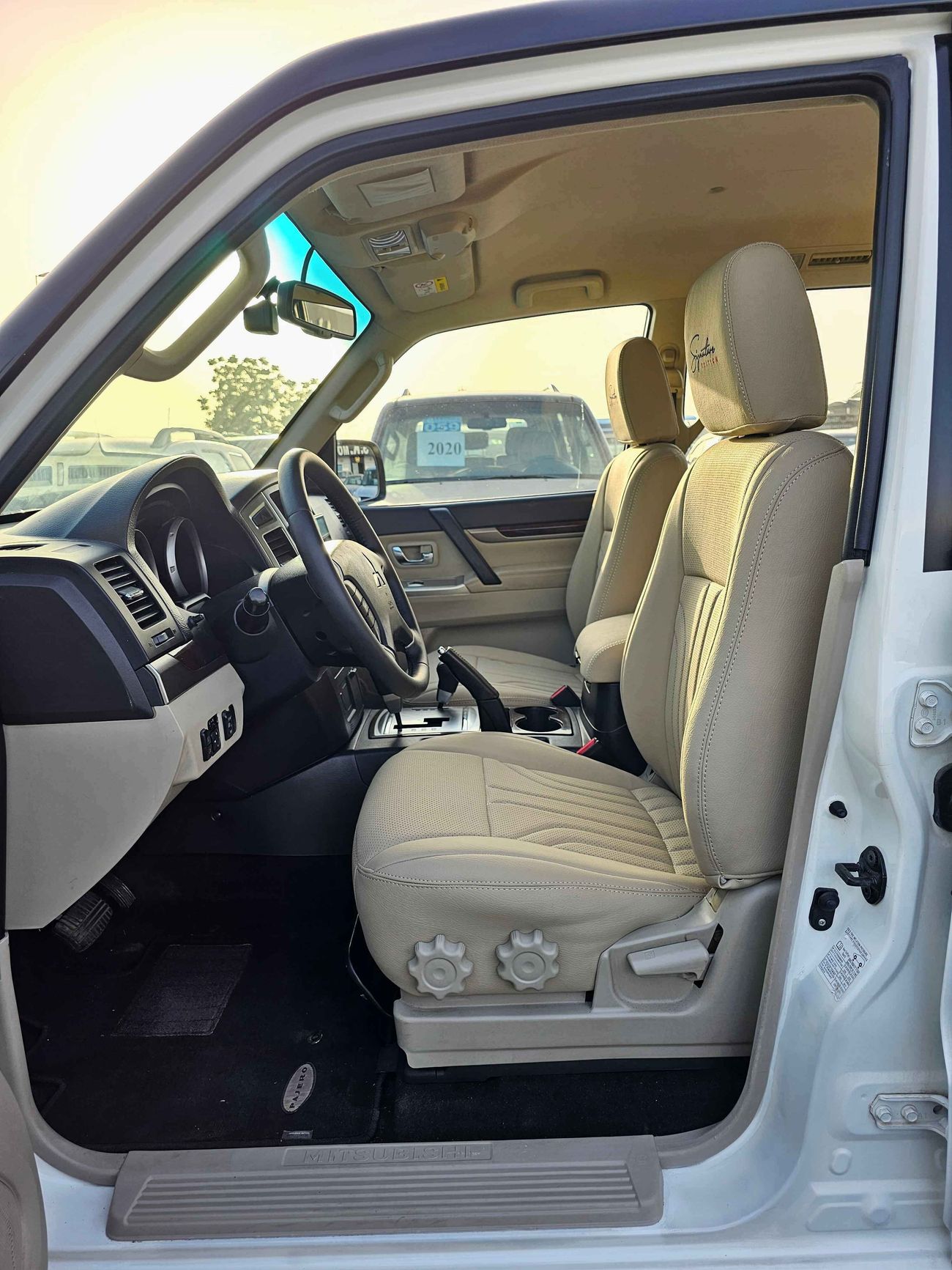Mitsubishi Pajero GLS 3.5/ 4WD/ LEATHER/ DVD CAMERA/ LOW MILEAGE/ ONLY FOR EXPORT / LOT#700167