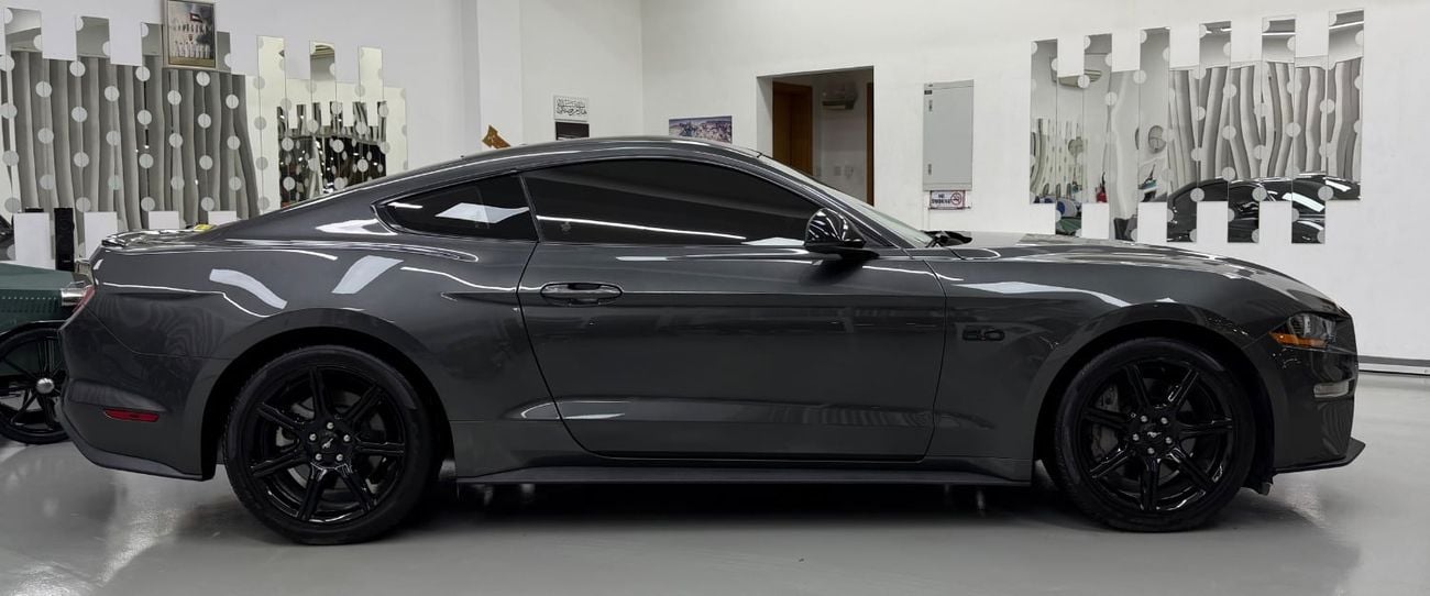 Ford Mustang GT Premium 5.0L V8