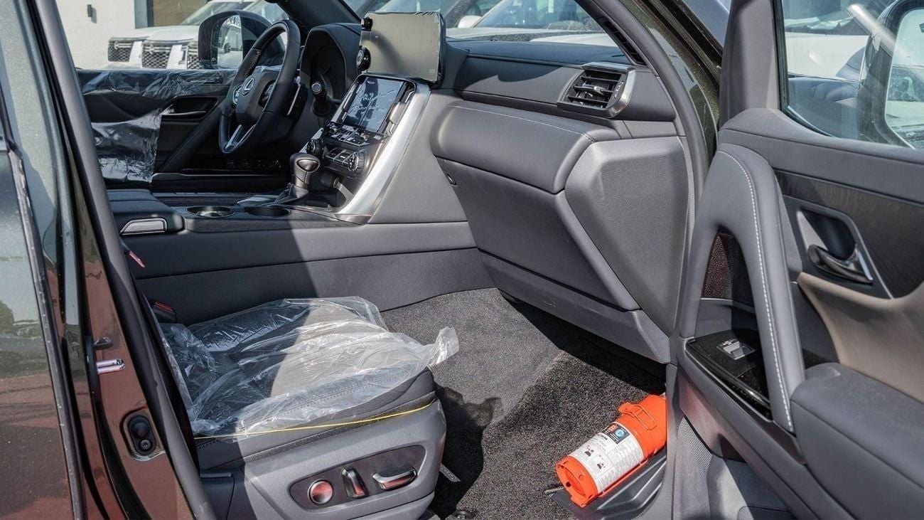 Lexus LX 600 2025 Lexus LX600 Over-Trail 3.5L AT Petrol (Green)