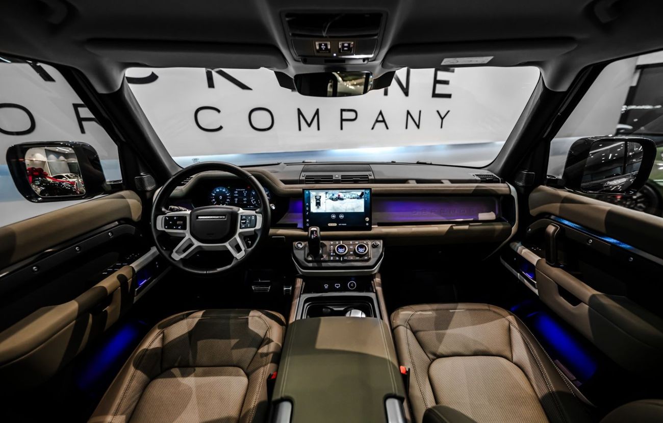 Land Rover Defender 2023 URBAN Land Rover Defender P400 HSE, Warranty Valid, Service Contract Valid, Low KMs, GCC