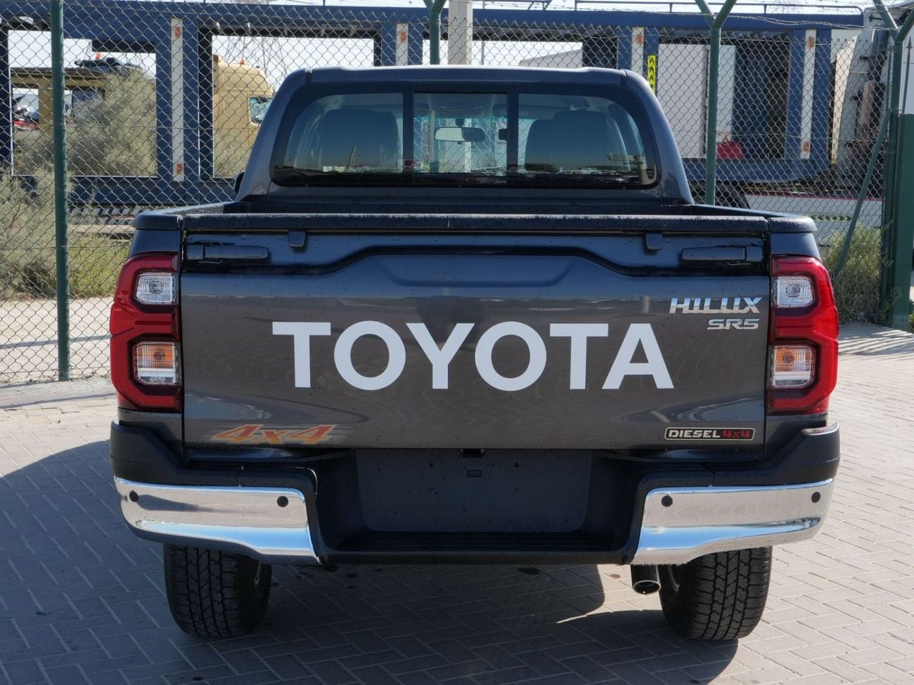 تويوتا هيلوكس 2026 TOYOTA HILUX SR 5 D/CAB 2.8L P/UP 4X4 DIESEL A/T FULL GCC BRAND NEW 0KM