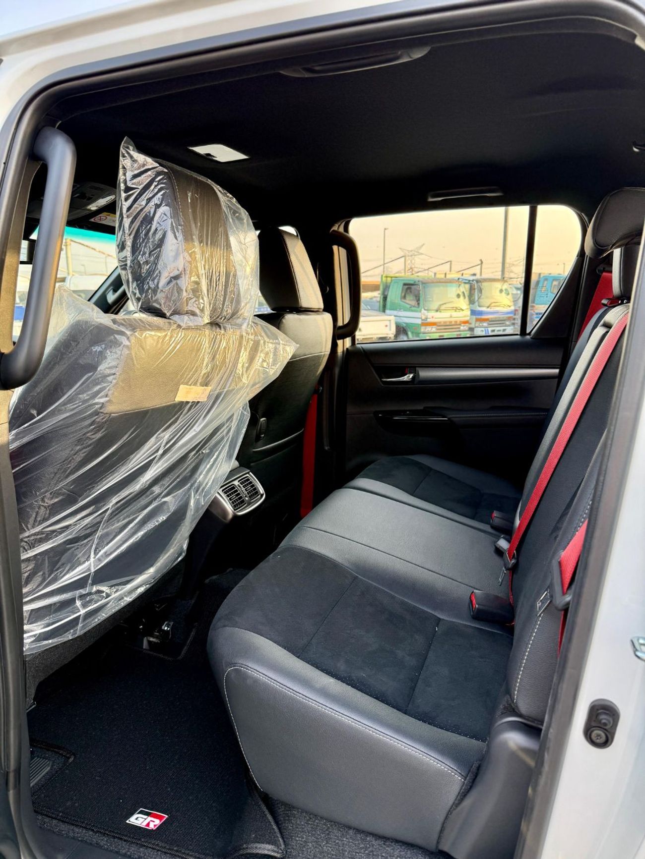 تويوتا هيلوكس TOYOTA HiLUX GR 2.8 DiESEL FuLL 2025 WHiTE