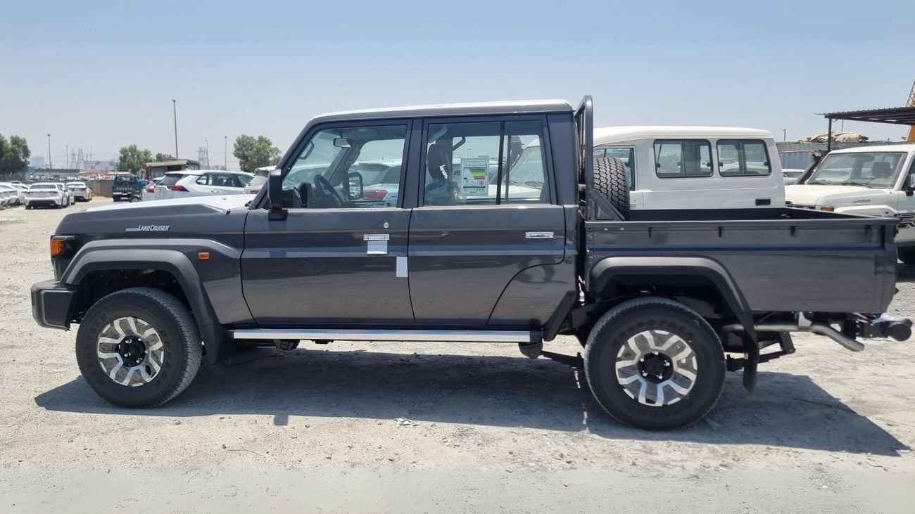 Toyota Land Cruiser Pick Up 4.0L V6 . 24-valve DOHC . VVT-i . DOHC. 16V . 5 Seater . 4 Door . Automatic . Four Wheel Drive