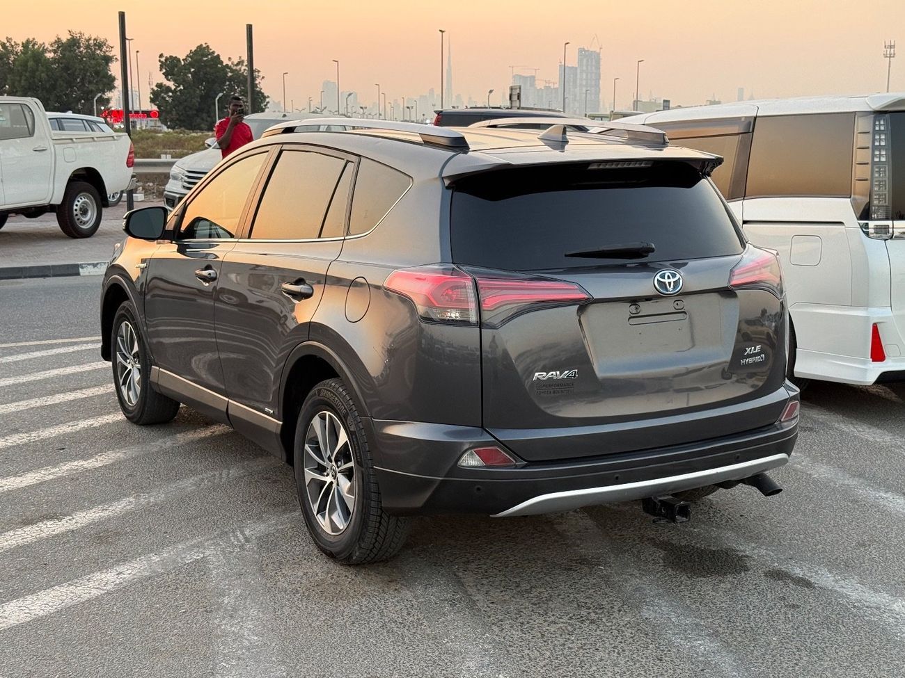 تويوتا راف ٤ 2018 TOYOTA RAV4 XLE HYBRID 4x4 FULL OPTIONS IMPORTED FROM USA