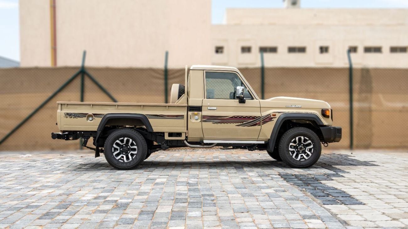 تويوتا لاند كروزر بيك آب 2026 Toyota LC79 2.8L AT Diesel Full Option (Beige-Brown)