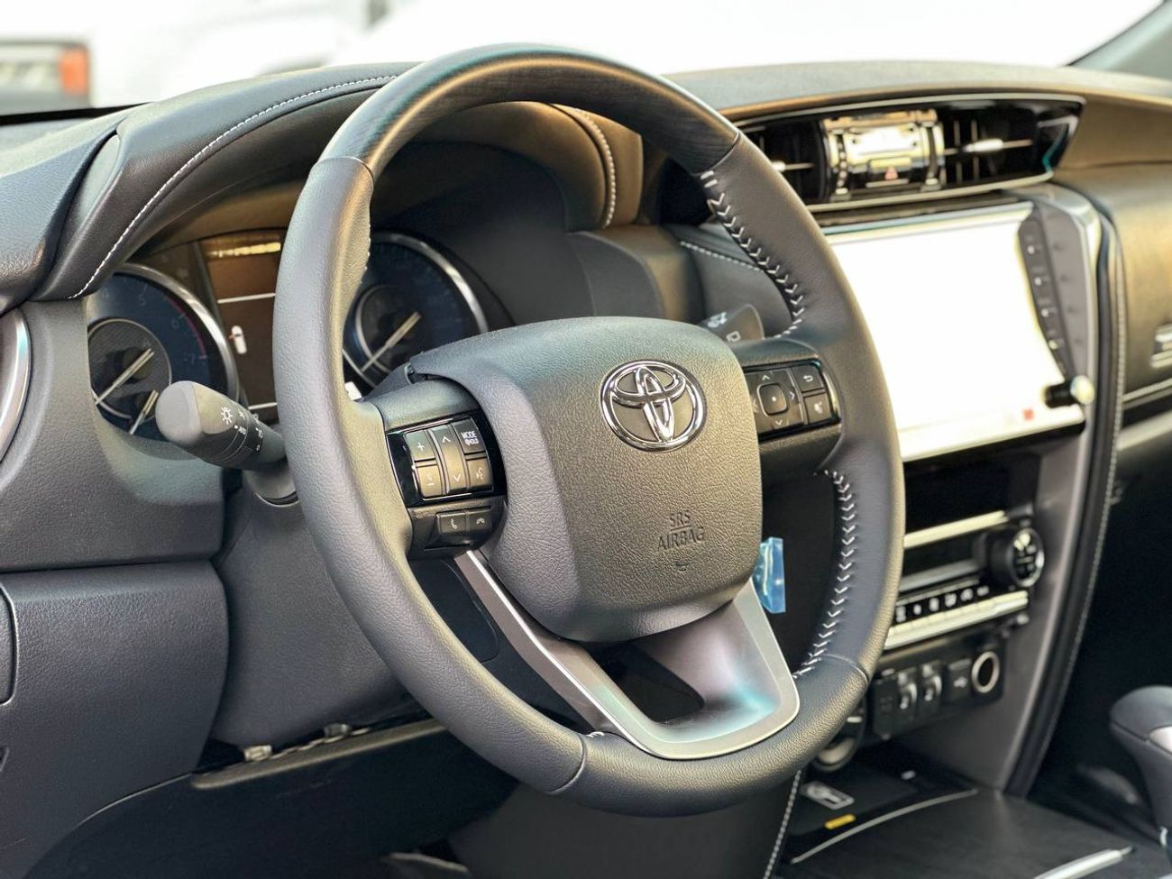 تويوتا فورتونر 4.0L PTR A/T // 2025 // High Option with DVD&Back Camera , Leather & Cooling Seats , Wireless Charge