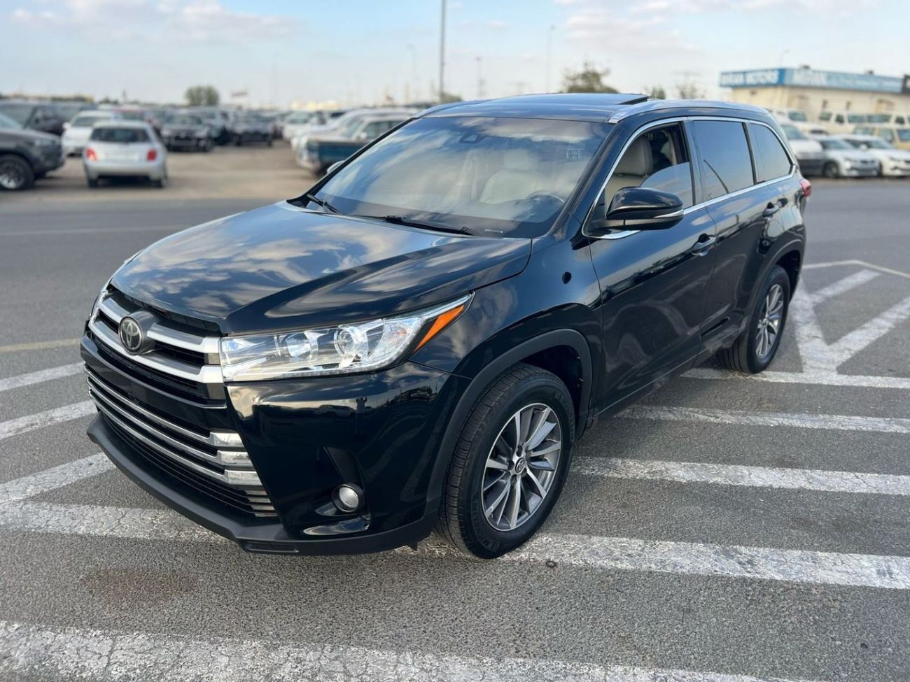 تويوتا هايلاندر 2017 TOYOTA HIGLANDER XLE // LEATHER & ELECTRIC SEATS  // PUSH START // SUNROOF - REAR DOOR OPEN CLO