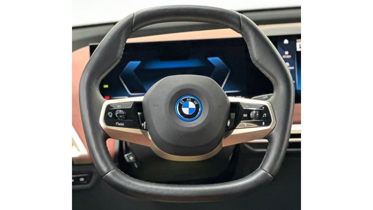 بي أم دبليو iX 2022 BMW iX xDrive40i Masterclass, Sep 2027 BMW Warranty, Sep 2028 BMW Service Pack, Low Kms, GCC