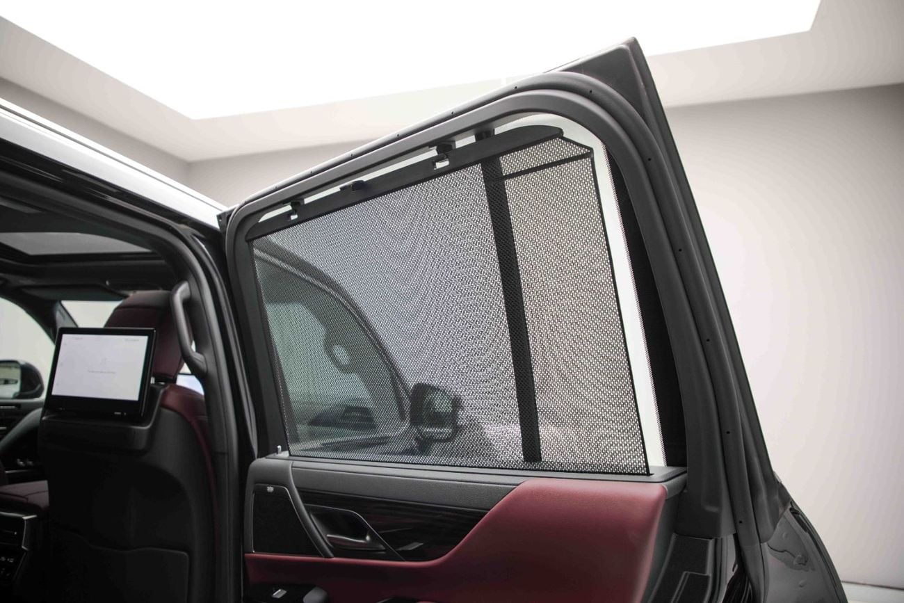 لكزس LX 600 LX6UR 3.5 لتر - أسود جرافيتي من الداخل قرمزي | للتصدير فقط