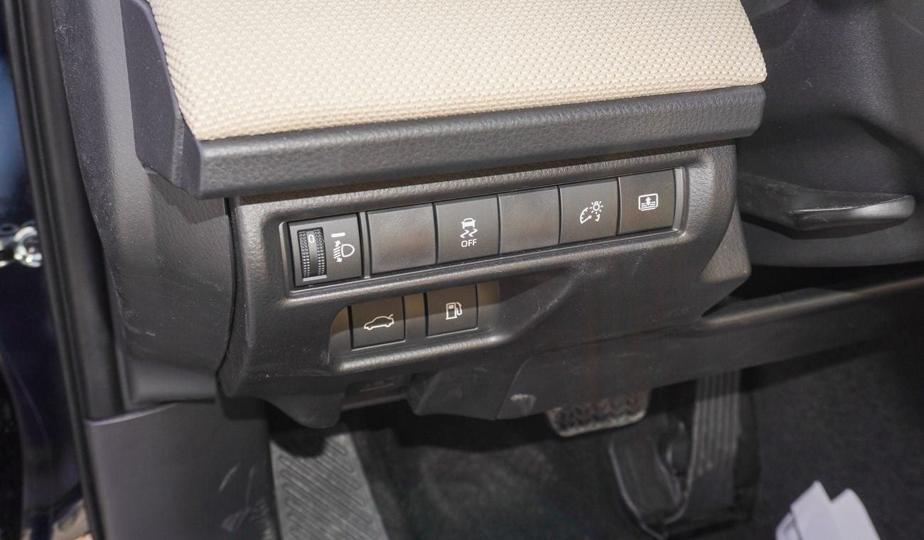 Toyota Camry LE  HEV 2.5L Hybrid