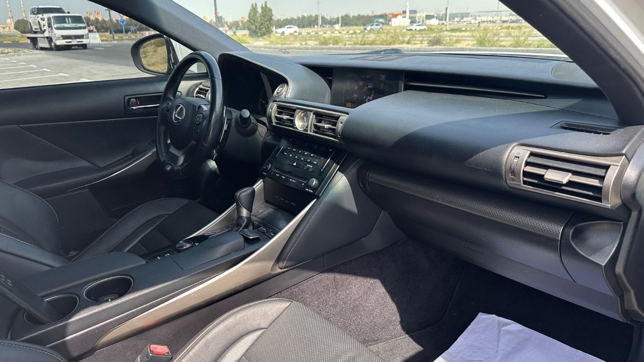 لكزس IS 250 F Sport 2.5L