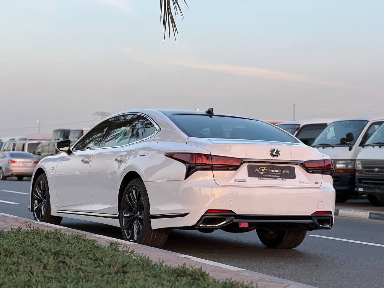 Lexus LS500 F SPORT AWD 3.5L PTR A/T // 2021 // FULL OPTION WITH RADAR , PANORAMIC ROOF // SPECIAL OFFER // BY F