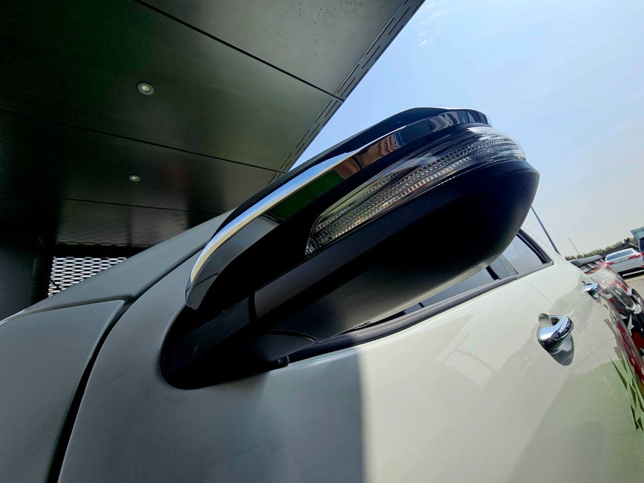 تويوتا هيلوكس SR5 PATROL/ AUTOMATIC/ AUTO WINDOWS/ WIDE BODY/ LOW MILEAGE