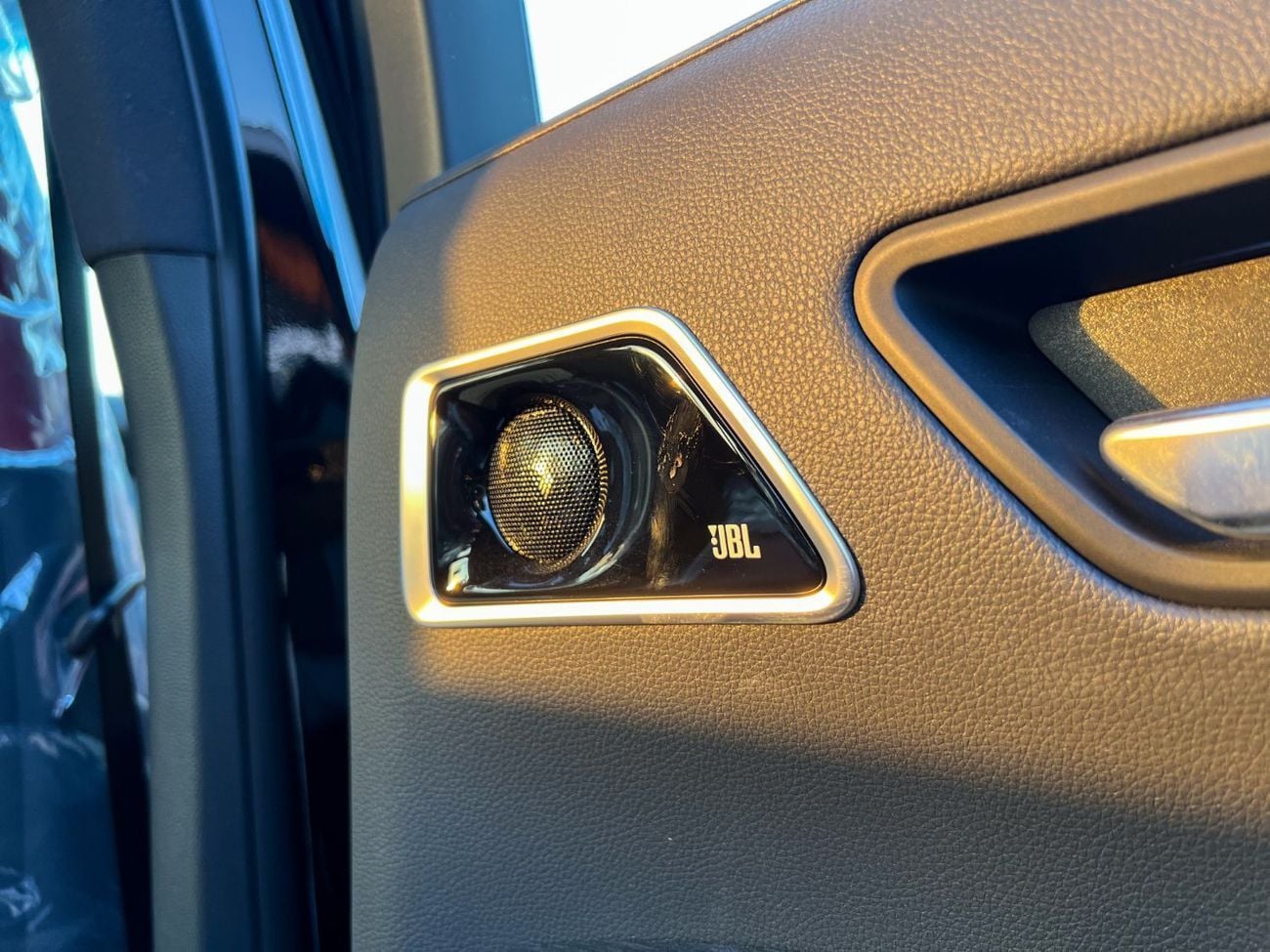 Toyota Land Cruiser 3.5T VXR Hybrid EXPORT PRICE - 2025 LC300 3.5L VXR Hybrid (GCC Specification)