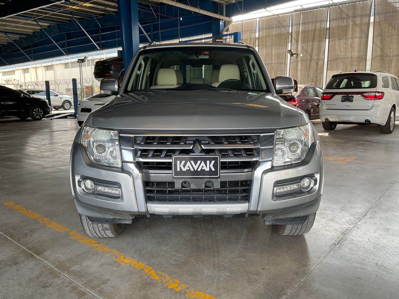 ميتسوبيشي باجيرو GLS Midline w/sunroof | National Day Celebration | شامل الضمان | 0 ﺪﻔﻋﺓ ﺃﻮﻟﻯ