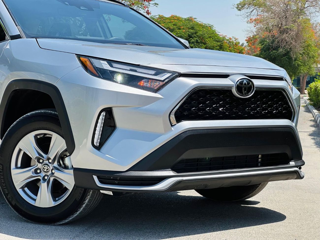 تويوتا راف ٤ Year: 2025  XLE-AWD Full option