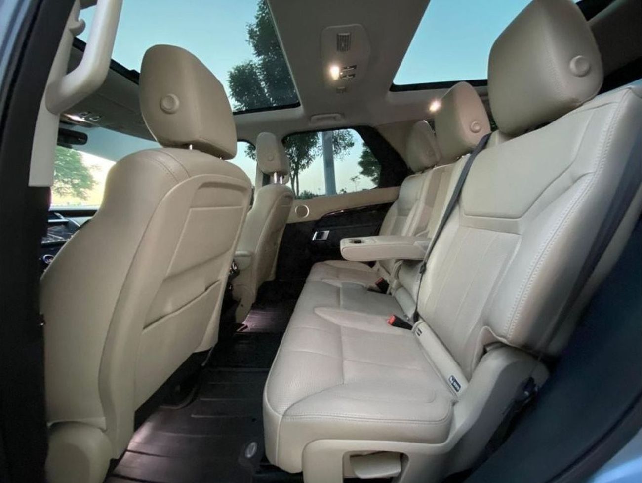 Land Rover Discovery GCC SPECS - 1ST OWNER - FULL SERVICE HISTORY - 4 CYLINDER - 7 SEATER 1 YEAR DEALER WARRANY