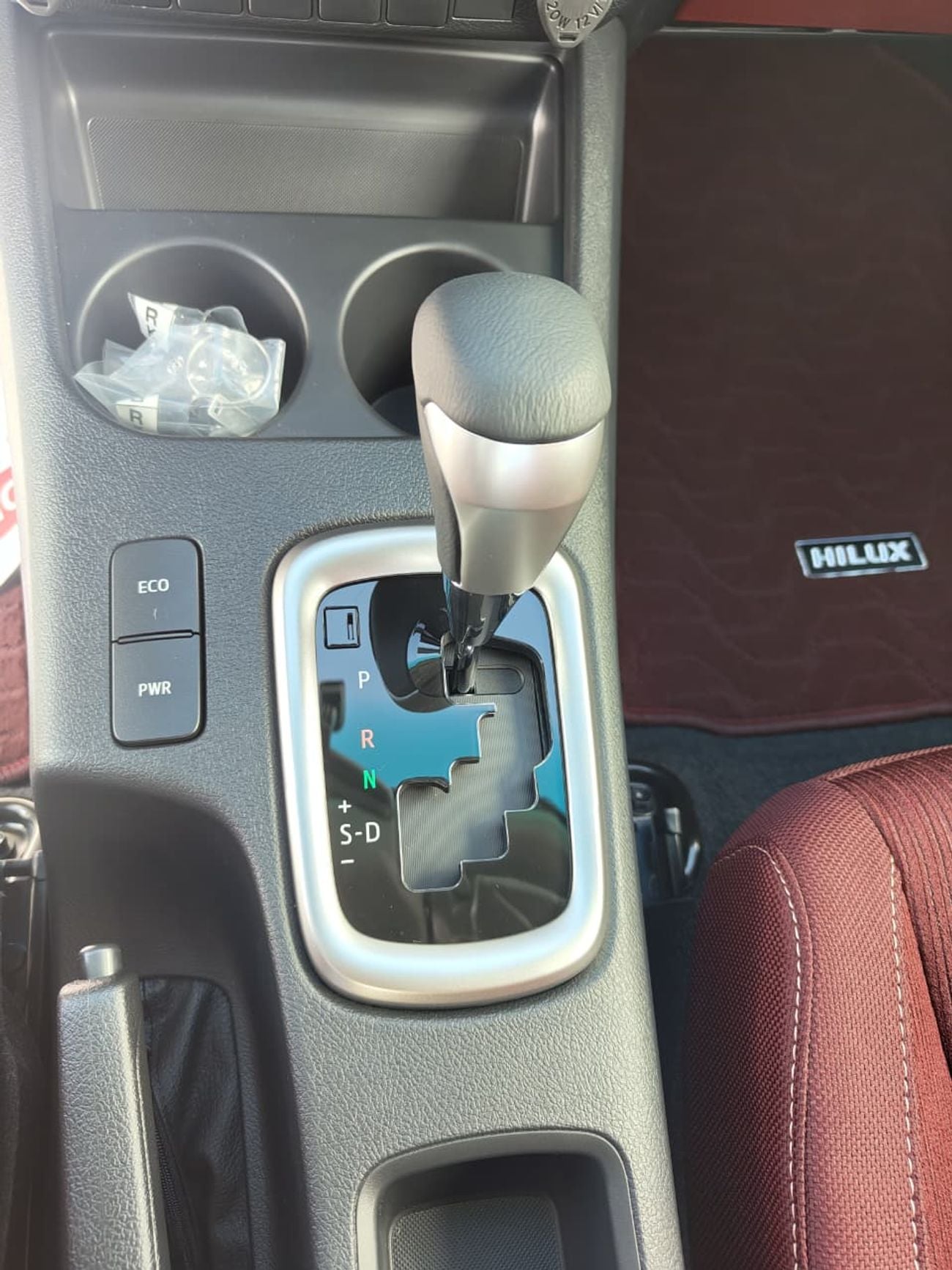 تويوتا هيلوكس 2.7L DC PETROL 4WD GLX AUTOMATIC TRANSMISSION WITH PUSH START ( FOR RE-EXPORT ONLY