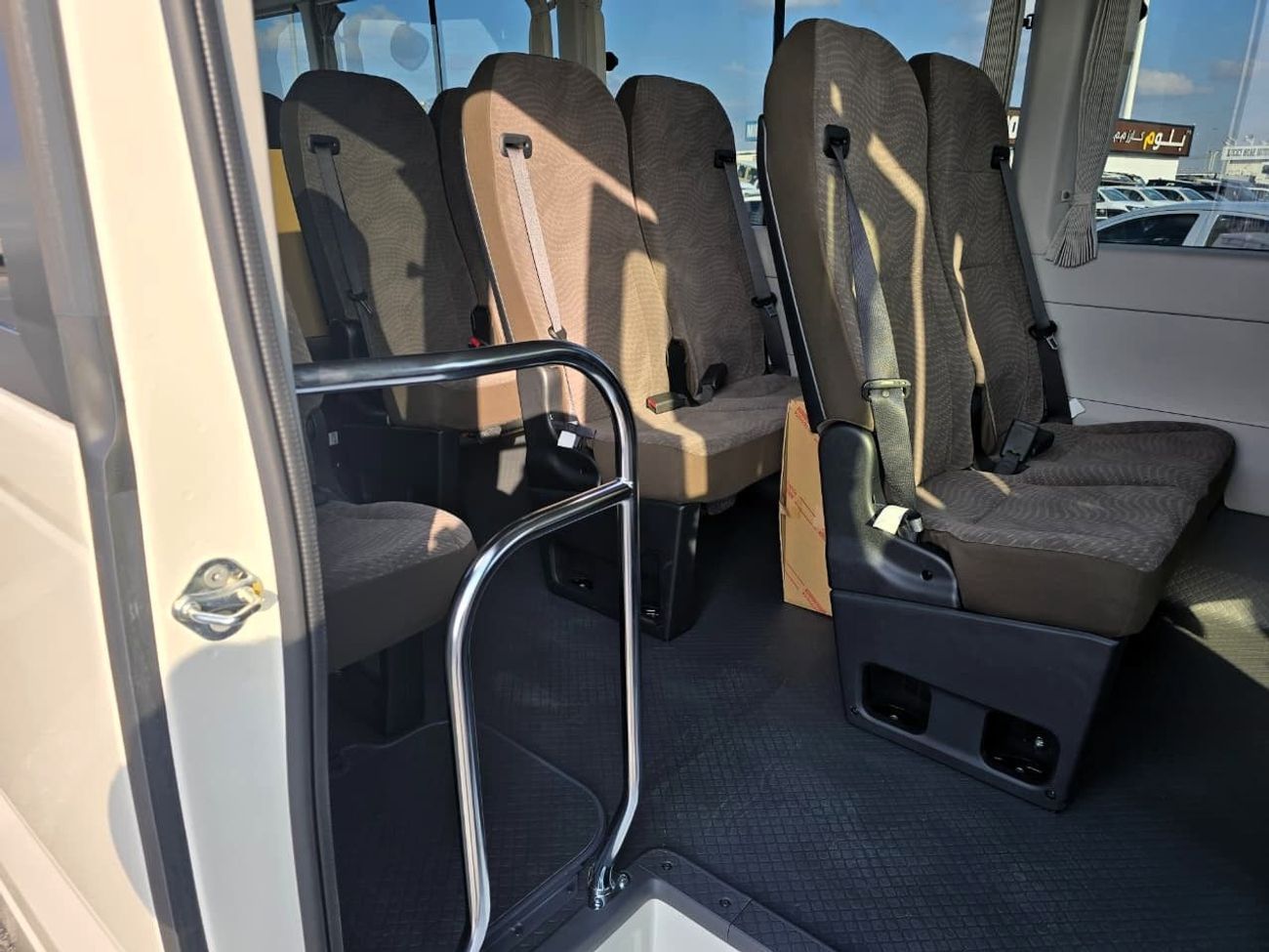 Toyota Coaster Toyota Coastor Vip 4.2l diesel M/T 22 seats with Electric Door and Cool Box White Color 2026 Model