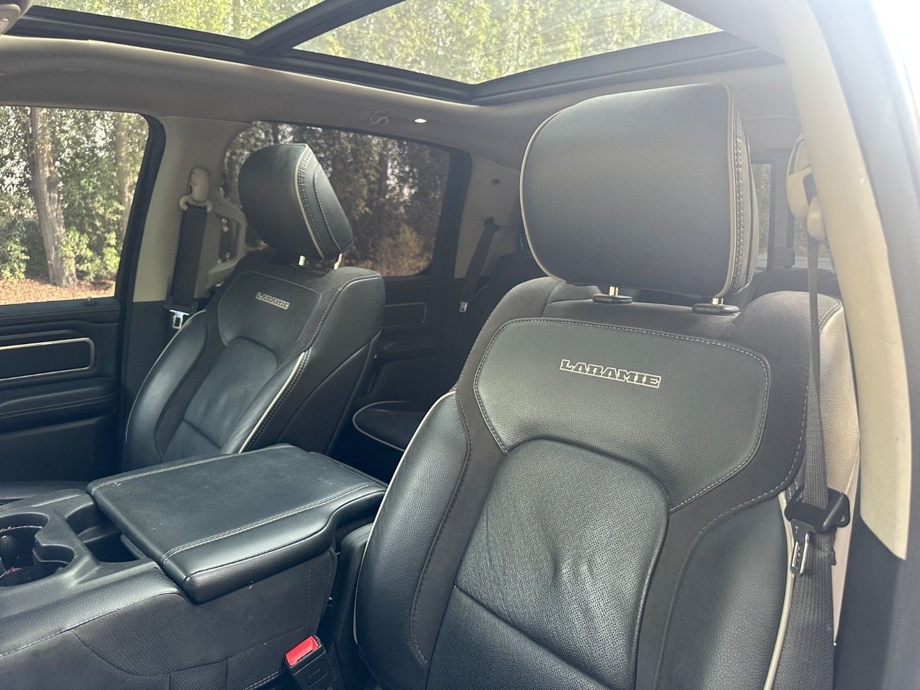 رام 1500 2022 Laramie | 5.7L HEMI V8 | 4x4 | Full Option | American Specs | Low mileage