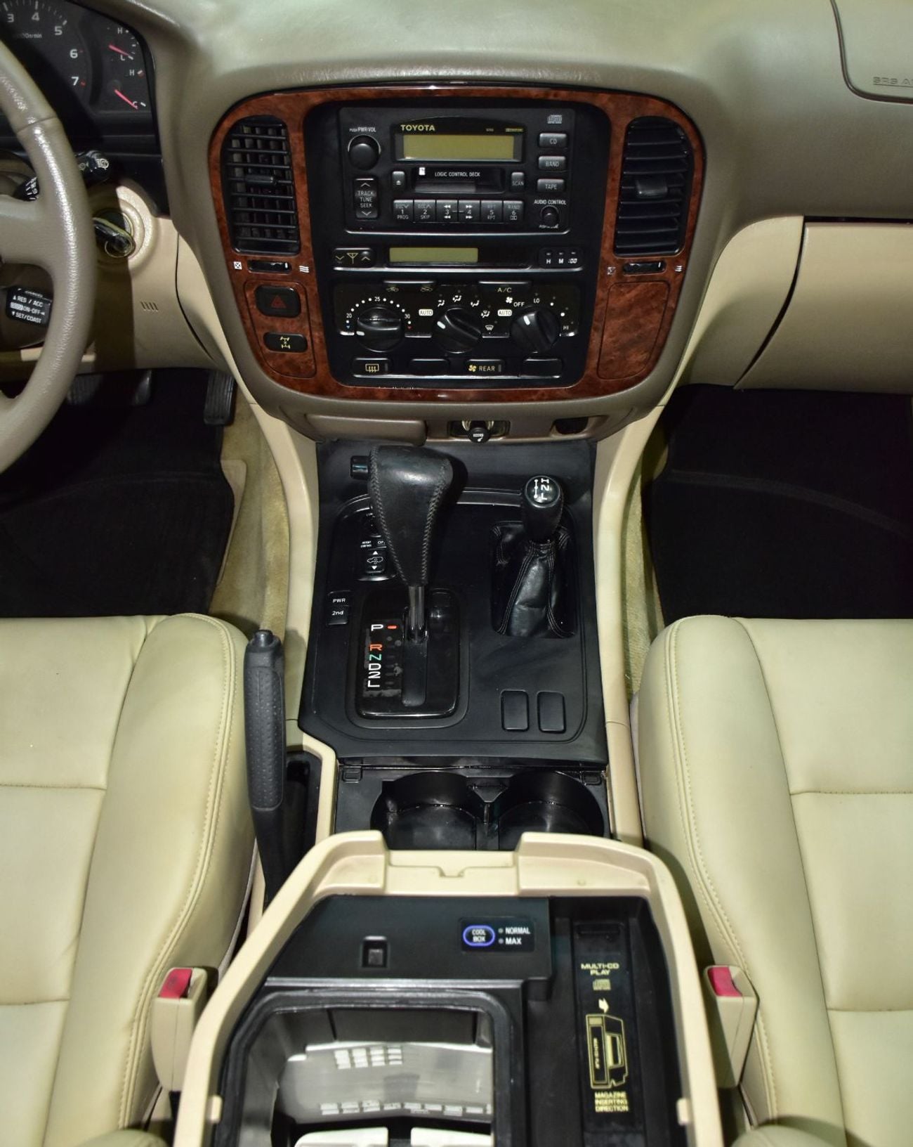 تويوتا لاند كروزر EXCELLENT DEAL for our Toyota Land Cruiser VXR ( 2000 Model ) in White Color GCC Specs