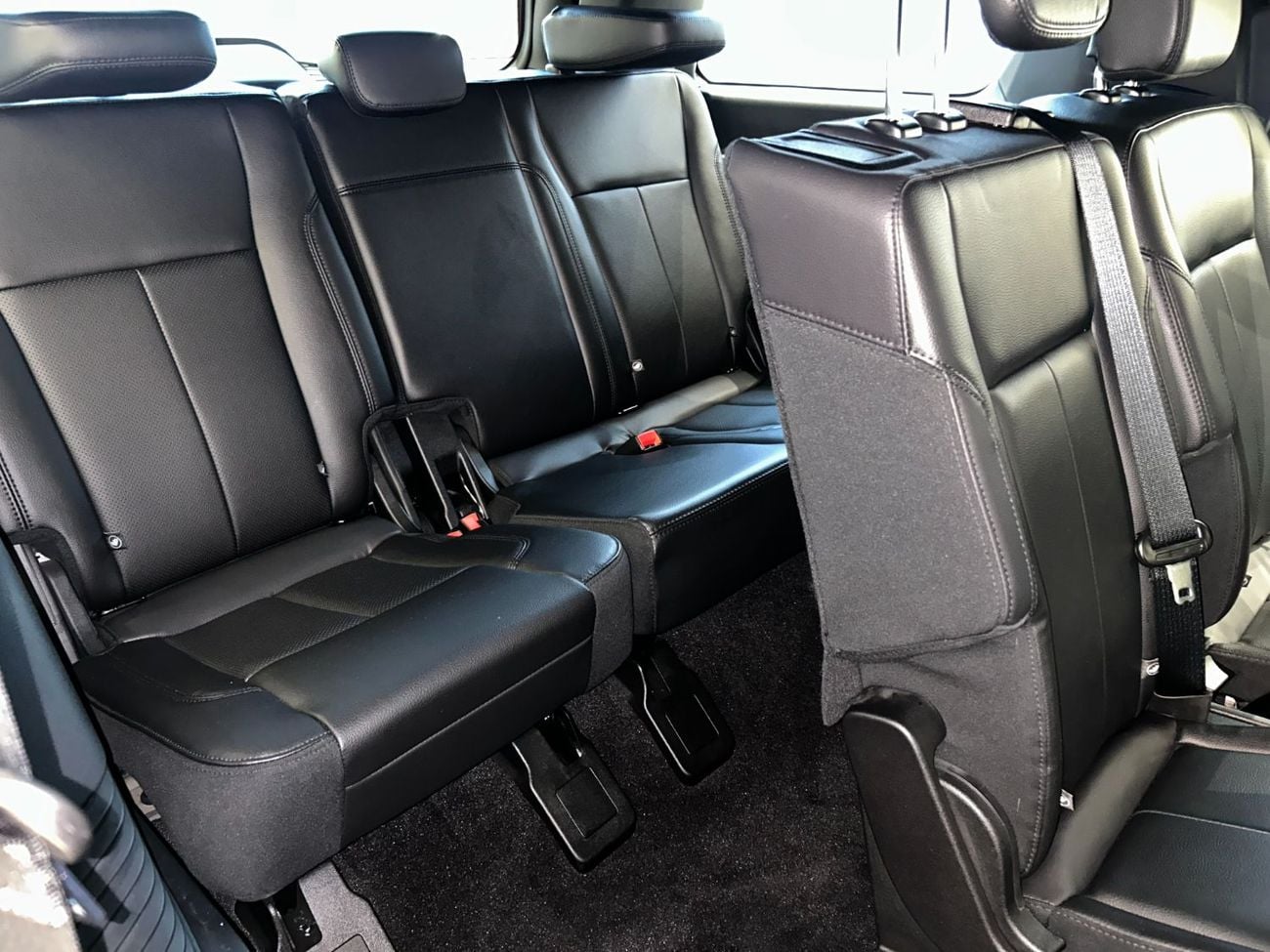 Ford Expedition XT221 / FREE Insurance + Registration / AL TAYER MOTORS / AL QOUZ SHOWROOM