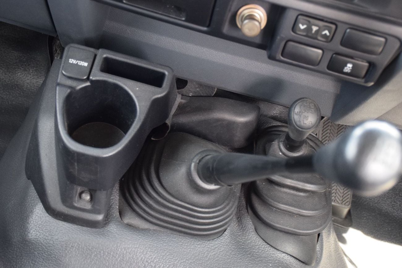 تويوتا لاند كروزر بيك آب 4.5L diesel Manual (export Only)