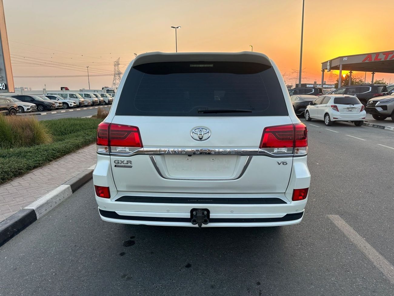 تويوتا لاند كروزر Toyota landcruise 2021Model Engine 4.0 v6 petrol GXR colour white Transmission Automatic Interior.Bl