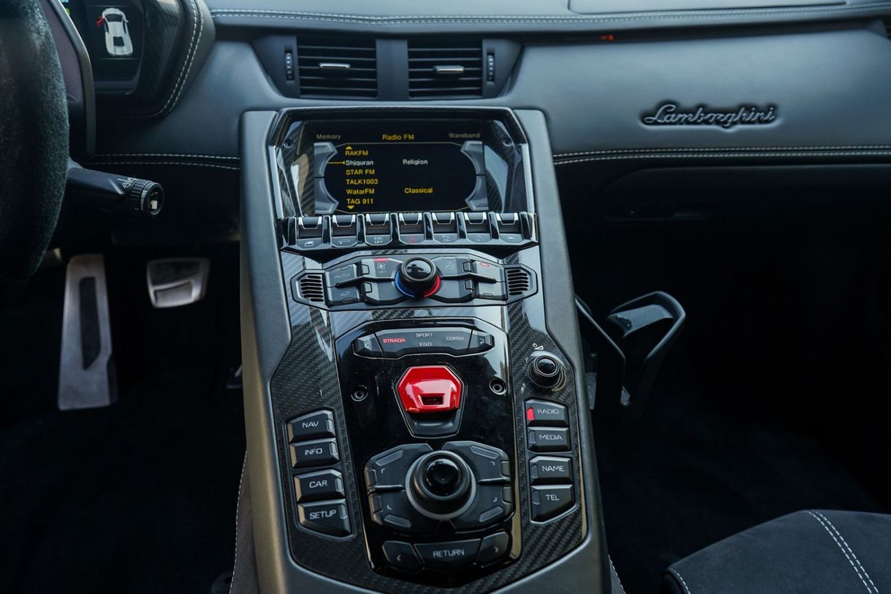 Lamborghini Aventador S Lamborghini Aventador S 2018 Korean Specs (On an appointment basis)