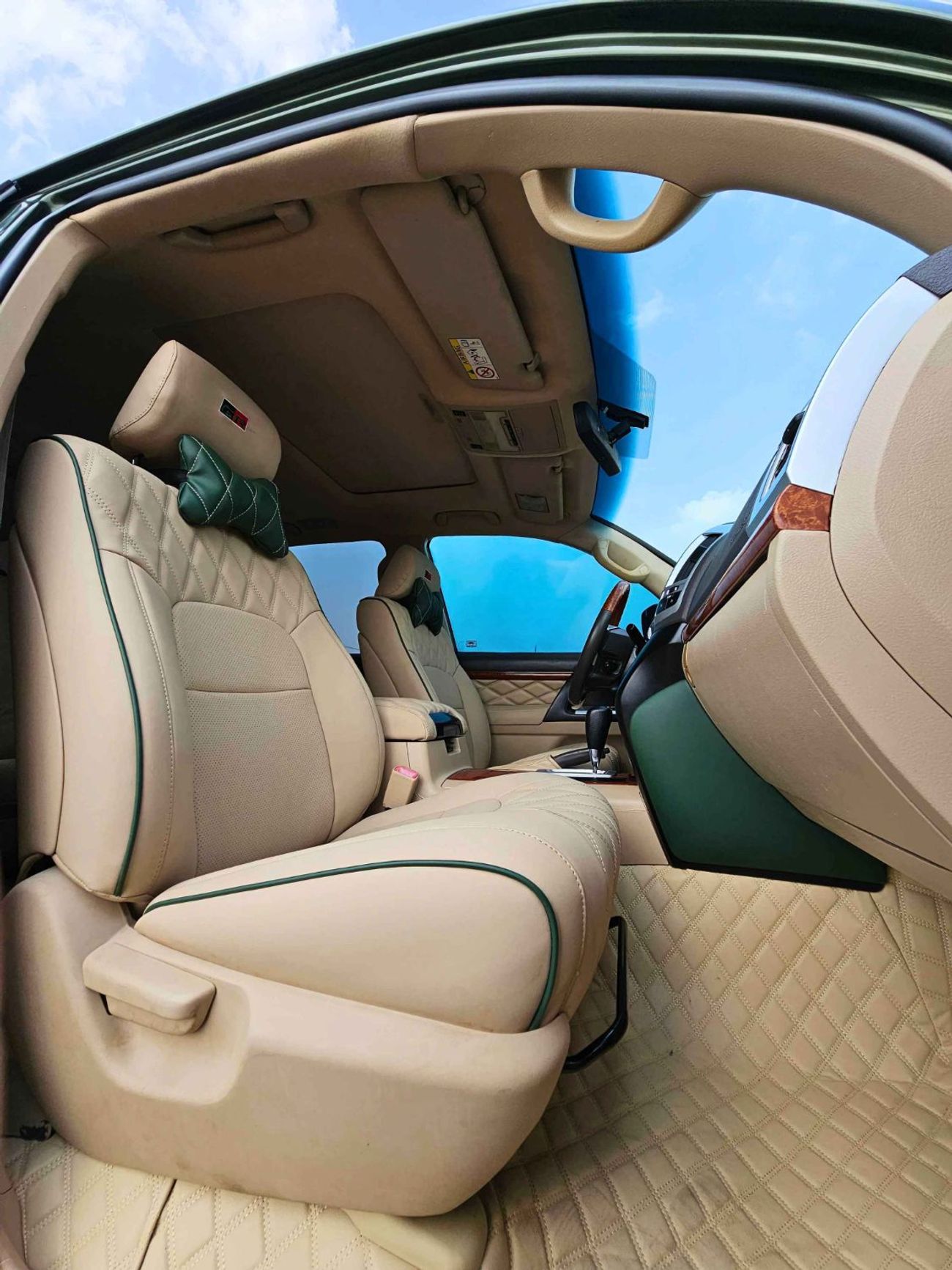 Toyota Land Cruiser GR SPORT/V8 4.6L/2022 SHAPE/ BODY KIT/ FULL OPTION/ SPECIAL  COLOR/ EXPORT ONLY/LOT#60306