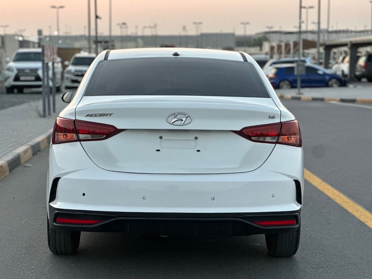 Hyundai Accent GL Hyundai Accent | 2021   4-cylinder — 1.6 engine  4-cylinder — 1.6 engine  Mileage: 85,000 km  New sh