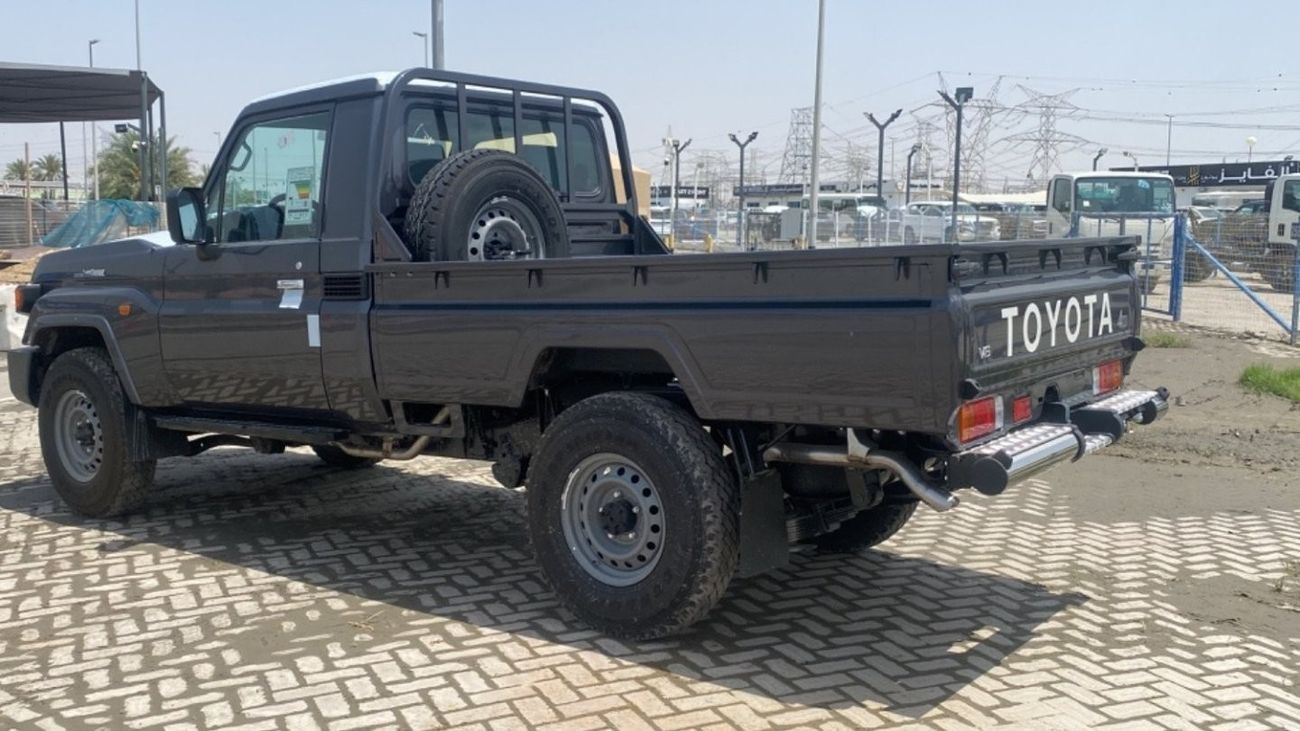 تويوتا لاند كروزر بيك آب 4.0L