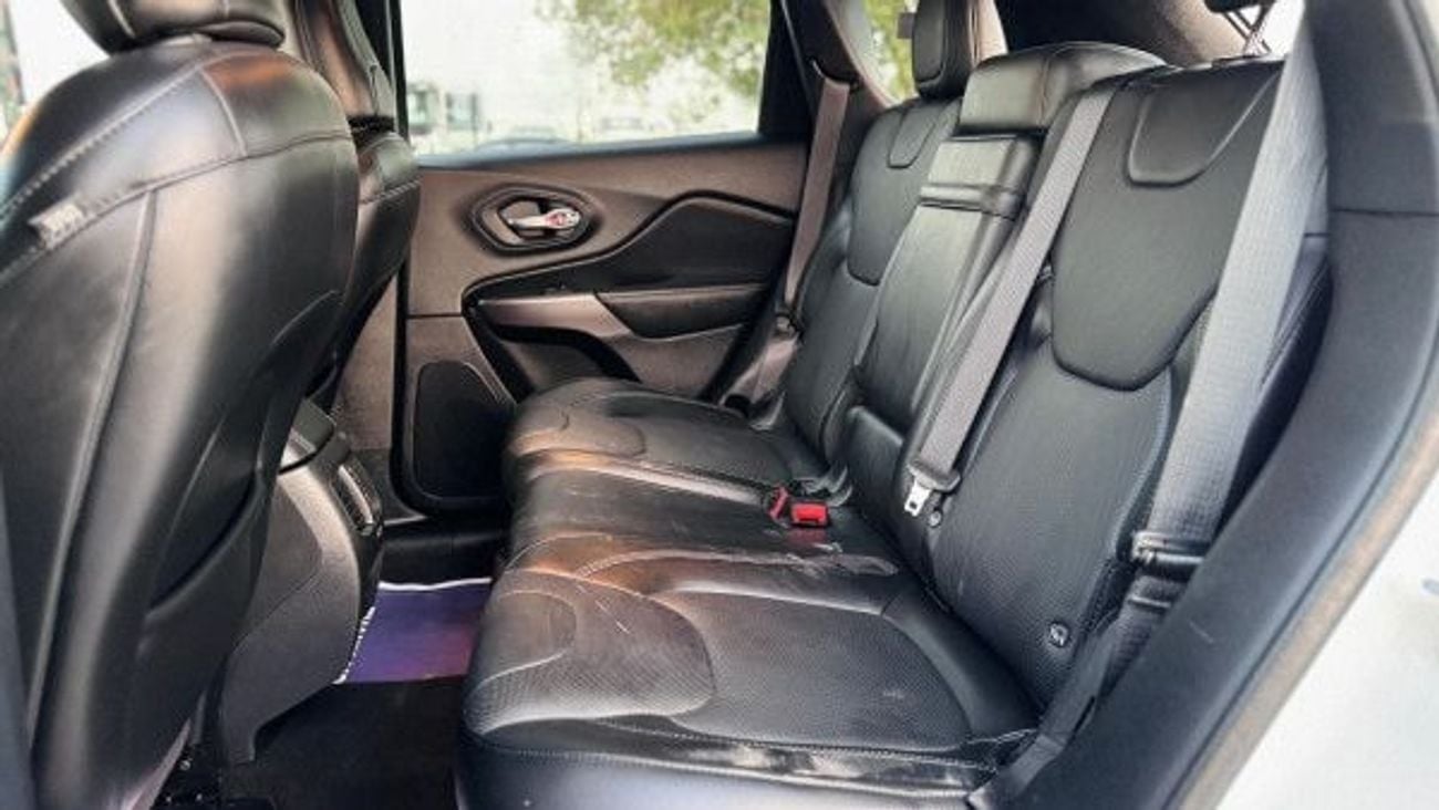 جيب شيروكي PREMIUM FEATURES | AT | LEATHER SEATS | 3.2L PETROL ENGINE | 4WD