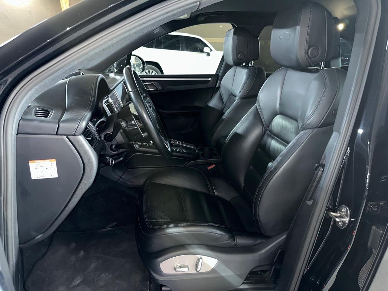 بورش ماكان GTS 3.0L (360 HP) PORSCHE MACAN GTS 2017 3.0 | SPORTS CHRONO PACKAGE | SPORTS EXHAUST SYSTEM | 21-IN