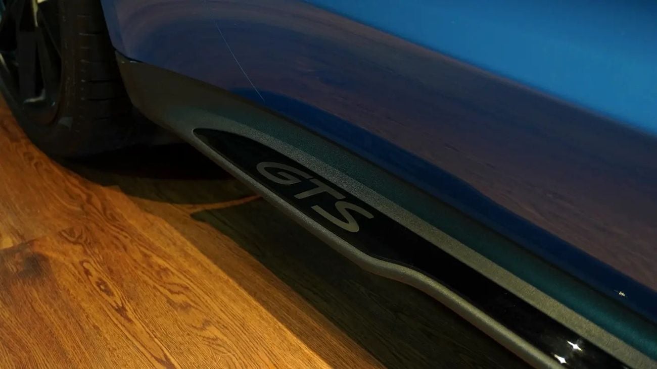 بورش تايكان GTS | Super Clean and Very Low Mileage | Carbon Fiber Package