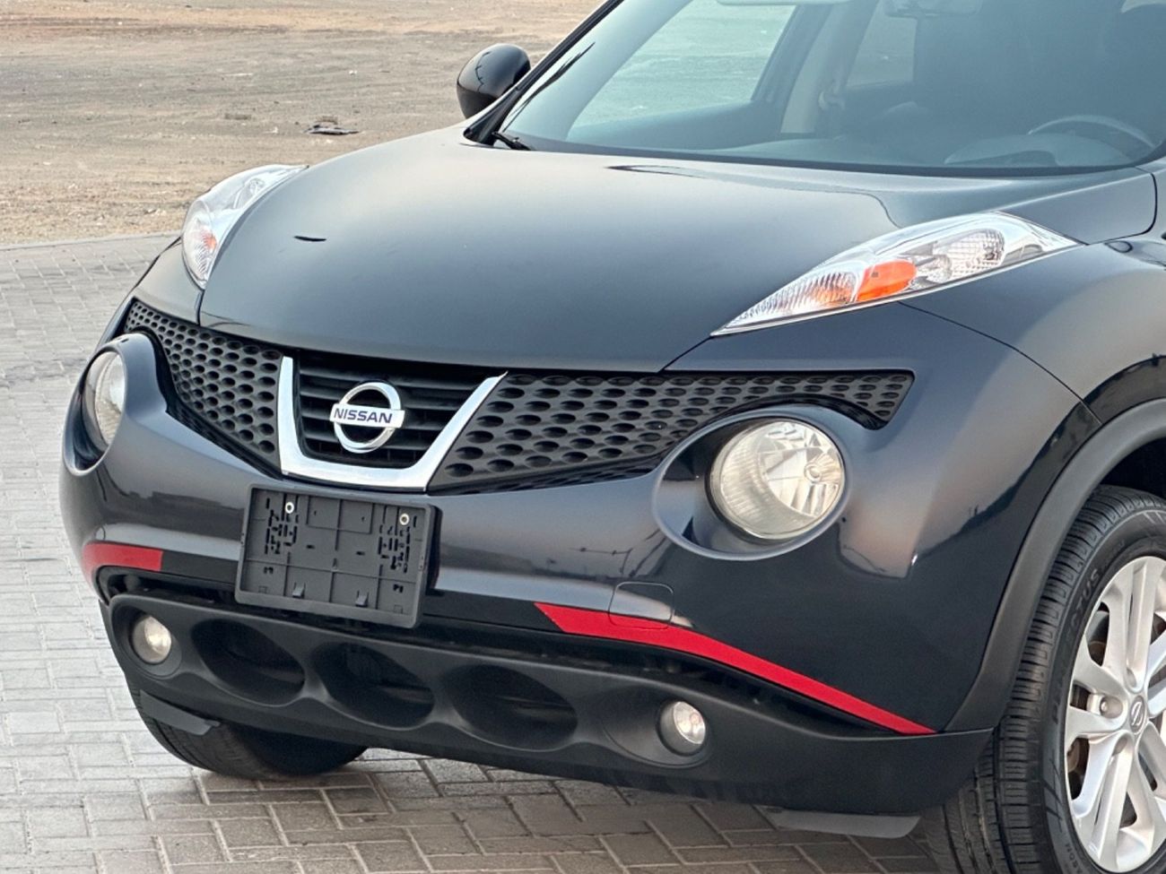 نيسان جوك موديل 2013 حاله ممتازه من الداخل و الخارج فل مواصفات فتحه وجلد ومثبت سرعه وتحكم كهربي كامل