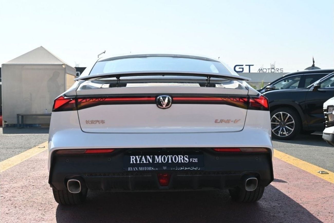 تشنجان Uni V Changan Uni-V 1.5L Turbo PHEV (Plug-In Hybrid) White Model 2023