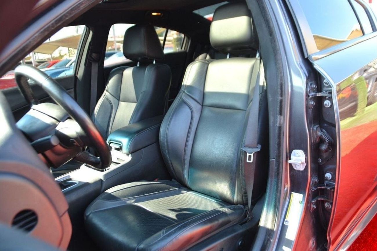 دودج تشارجر SXT Mid 3.6L SRT KIT & WIDR BODE // SUN ROOF //AIR BAGS // VERY GOOD CONDITION