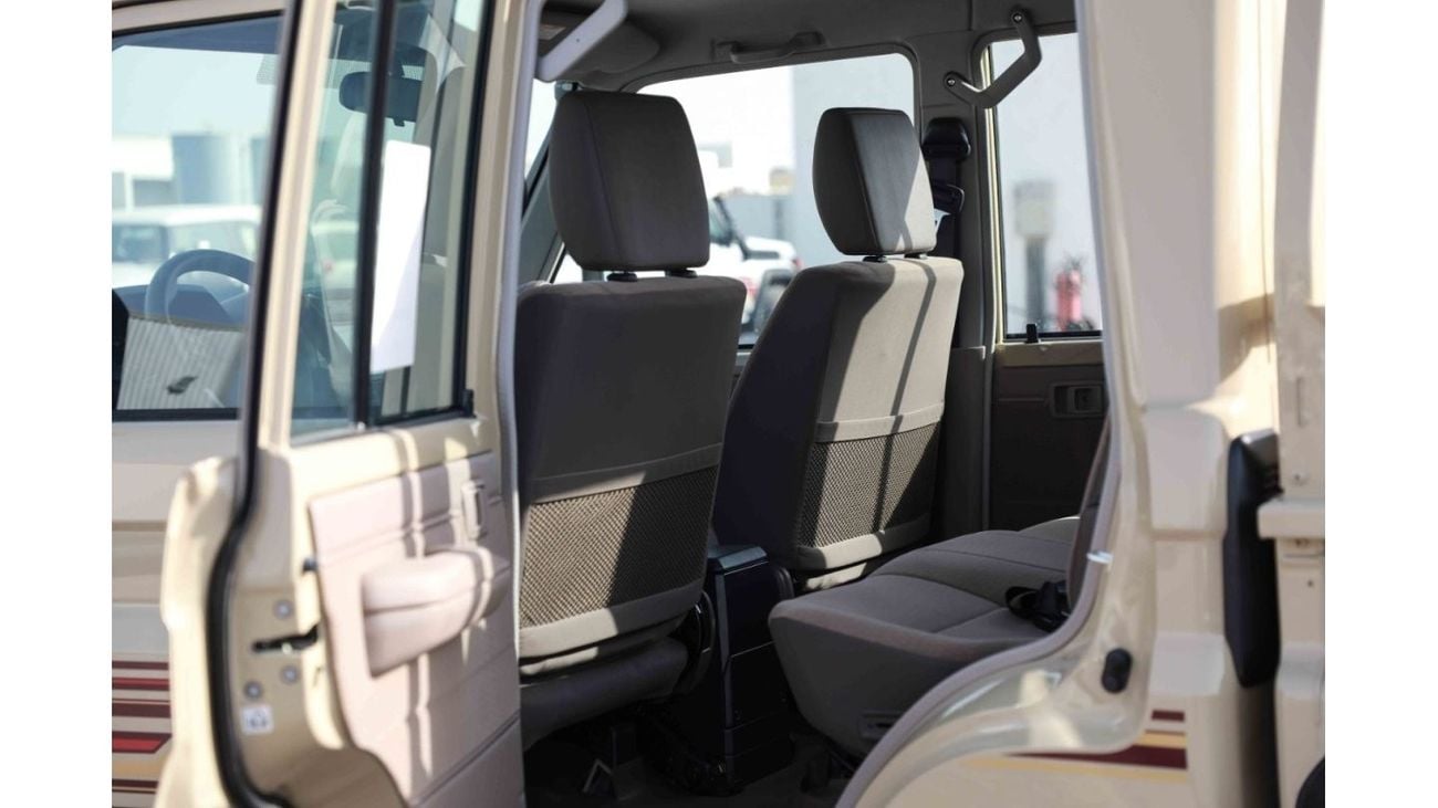 تويوتا لاند كروزر بيك آب 2024 Toyota LC79 4X4 Double Cab 4.5 V8 - بيج من الداخل بيج | للتصدير فقط