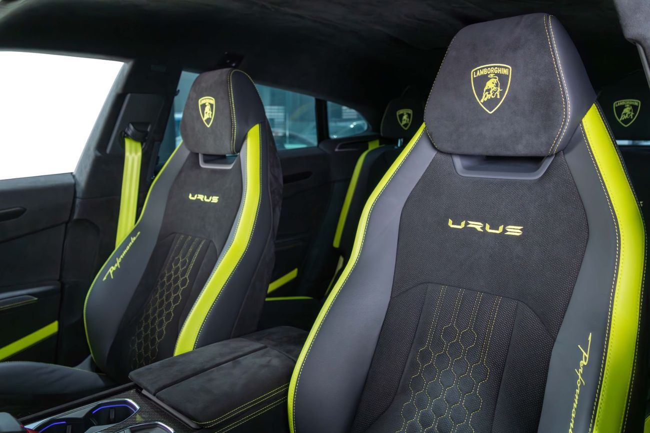 Lamborghini Urus 4.0T V8 Performante Full Carbon Fiber Package-Akrapovic Exhaust System-Very Low Mileage