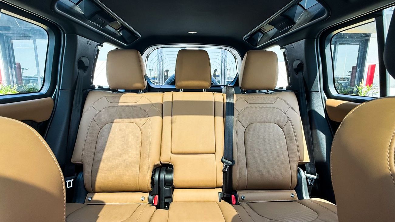 Land Rover Defender P400 110 X-Dynamic HSE 3.0L (7 Seater)